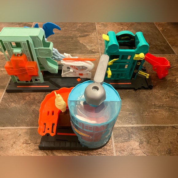 Hot Wheels 3 Pc Accessory Set - Picture 1 of 1